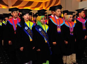 tips memilih seragam wisuda